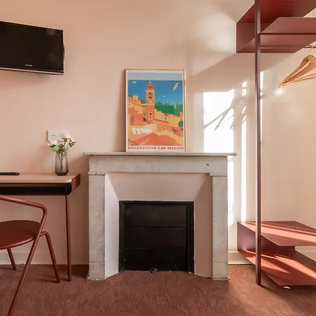 Louvia Hotel
