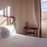 Louvia 2* مينتون