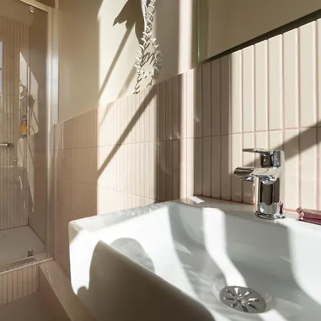 Louvia Hotel 2*
