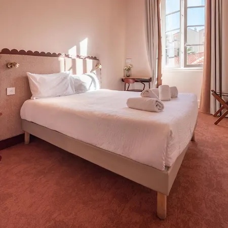 Louvia Hotel