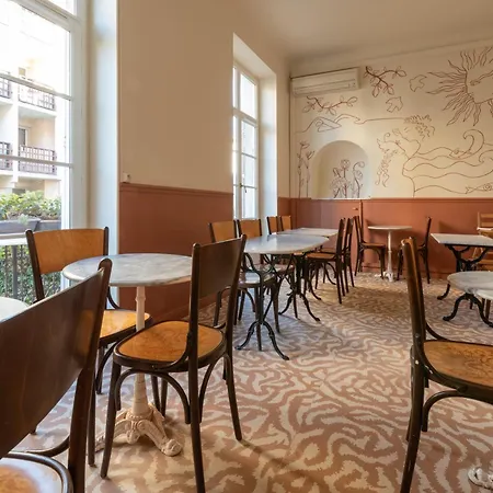 Louvia Hotel 2*