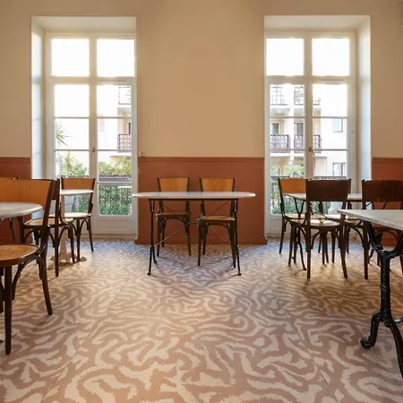 Louvia Hotel