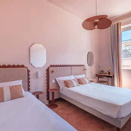 Louvia Hotel 2*